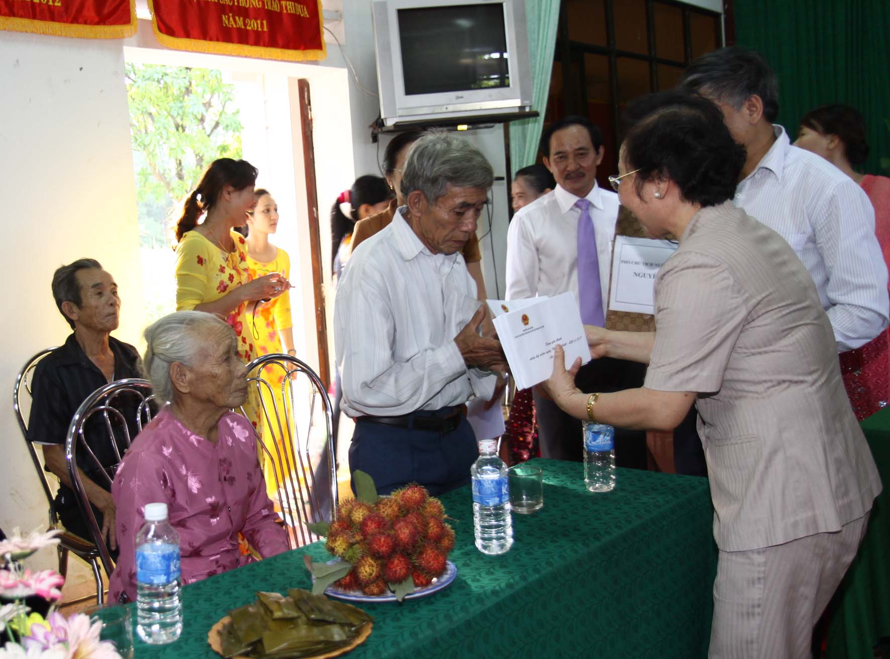 ທ່ານນາງຮອງປະທານປະເທດ ຫງວຽນທິຢວານ ຢ້ຽມຢາມ ແລະ ເຮັດວຽກຢູ່ກວາງຈິ້